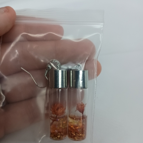 Handcrafted‎ Orange Flower Gift Earrings (#0288) - Picture 2 of 4